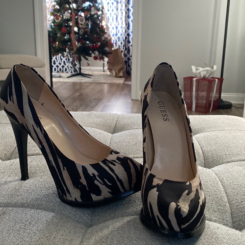 Guess stiletto used leopard print. There size 7 1/2 M.